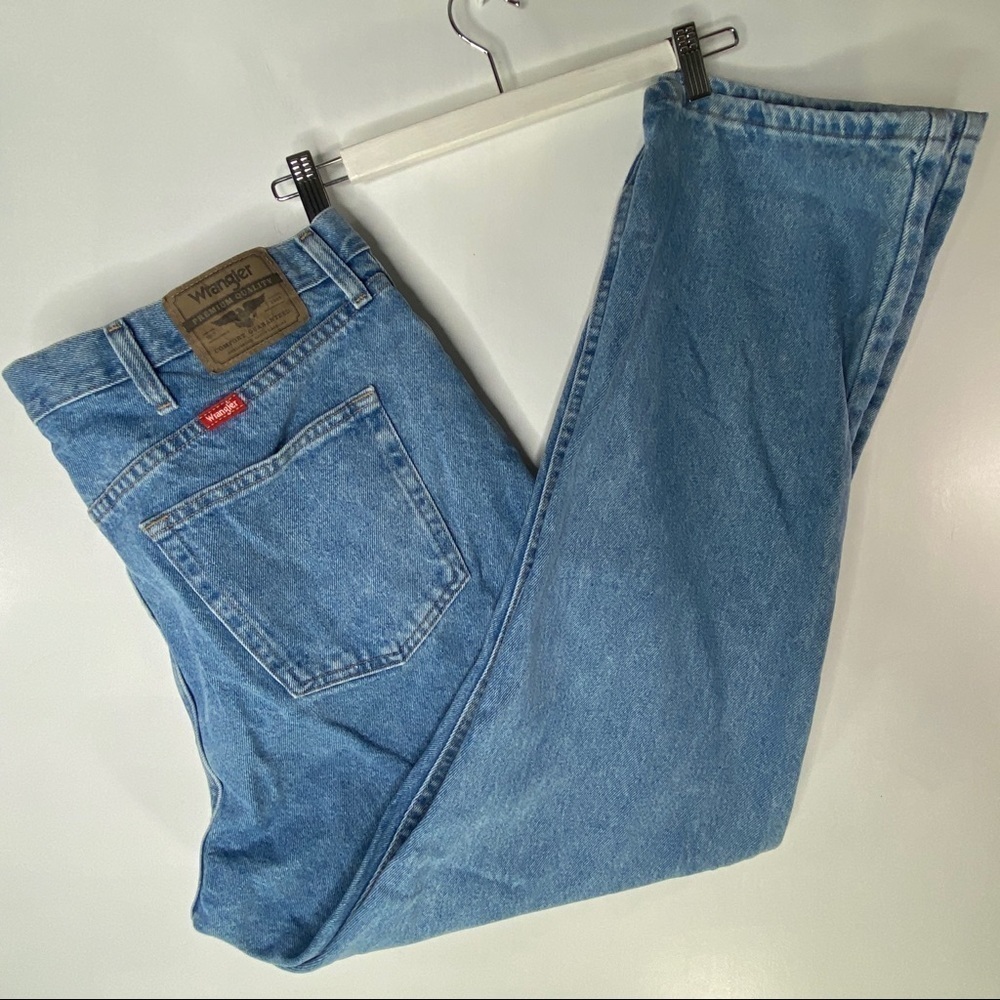 Wrangler mid wash 42X30 - Picture 3 of 11